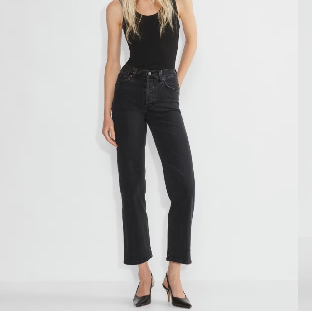 Aritzia Women's Straight Leg Jeans in Black